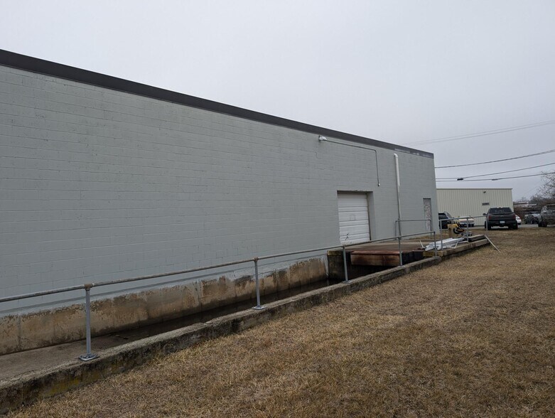 More Photos Of 32 Hollister Rd, Seekonk Specialty For Sale