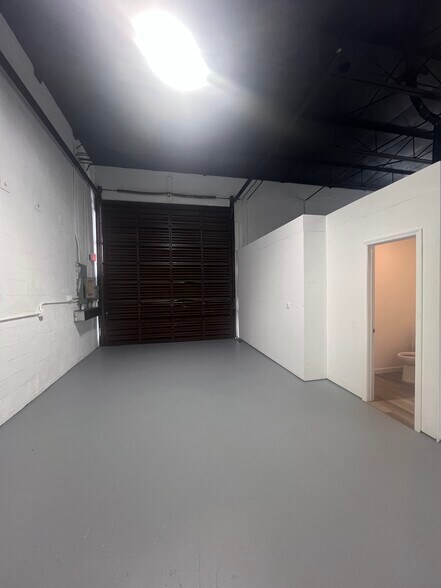 More Photos Of 920 W 19th St, Hialeah Warehouse For Sale