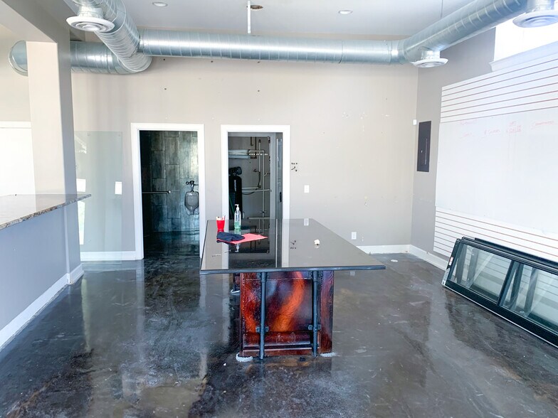 More Photos Of 1827 Saint Marys St, San Antonio Office For Sale