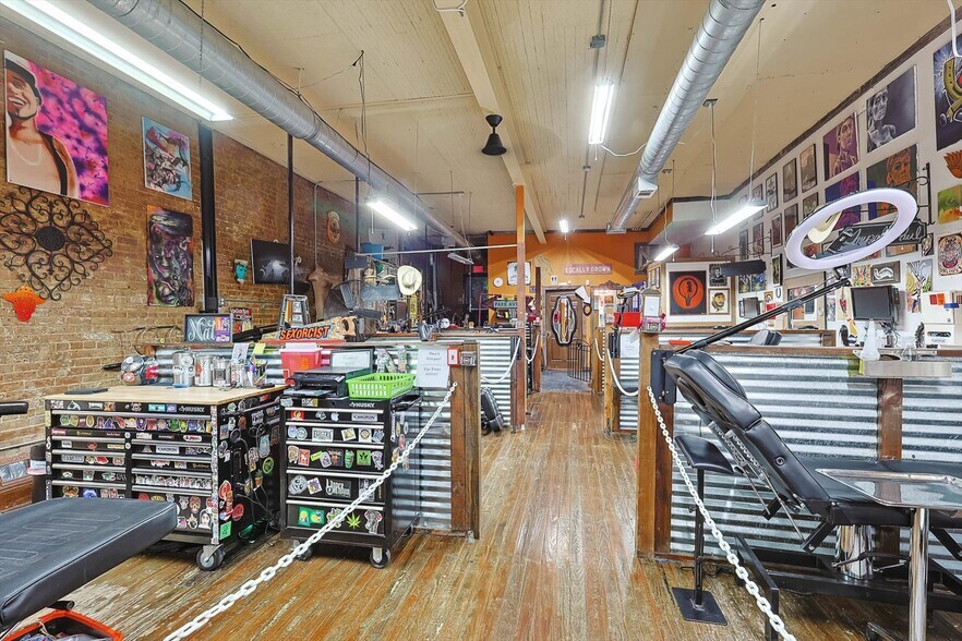 More Photos Of 1426 N Main St, Fort Worth Storefront Retail Office For Lease