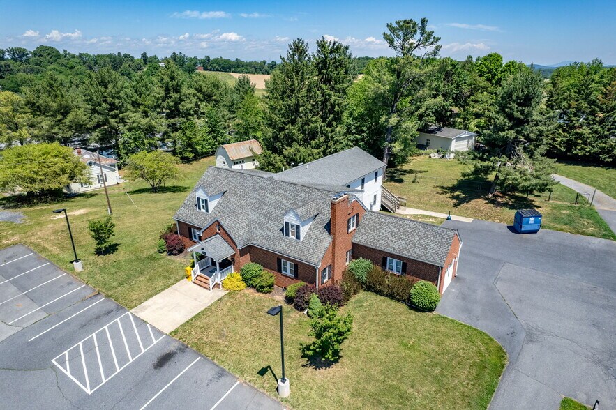 More Photos Of 2352 Jefferson Hwy, Waynesboro Office For Sale