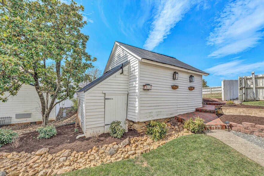 More Photos Of 185 Claiborne Ave, Rocky Mount Hospitality For Sale