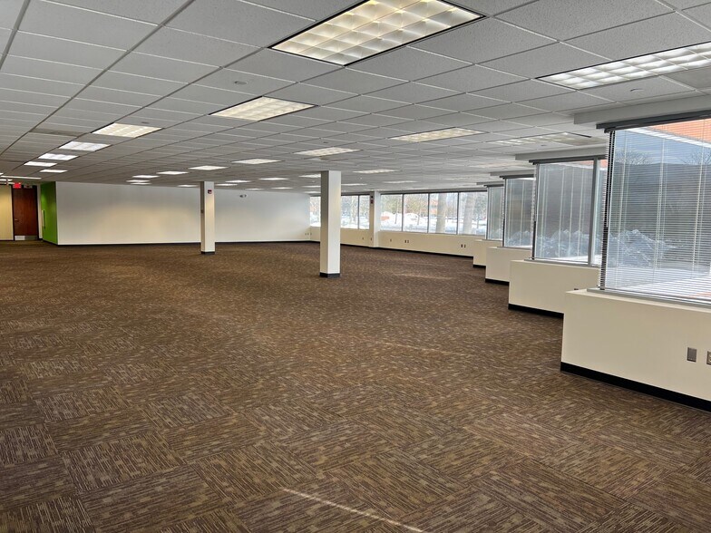 More Photos Of 220 Salina Meadows Pky, Syracuse Office For Lease