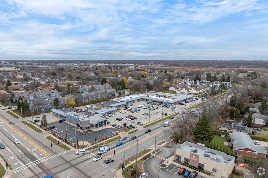 More Photos Of 2720-2780 Dundee Rd, Northbrook Freestanding For Lease