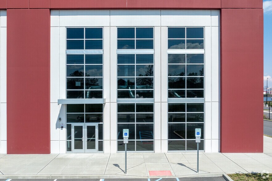 More Photos Of 101 Port Lincoln Rd, Bayonne Distribution For Lease