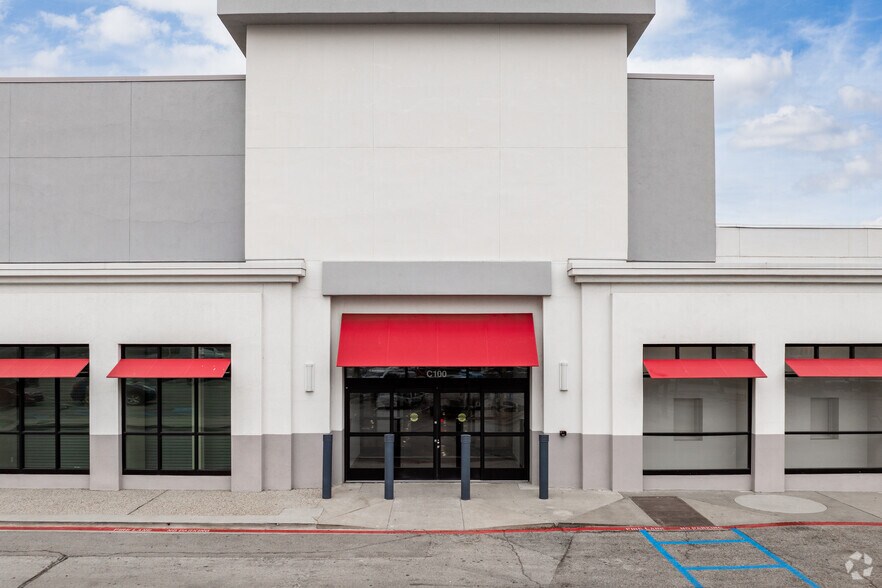 More Photos Of 2201 S Interstate 35 E, Denton Department Store For Lease