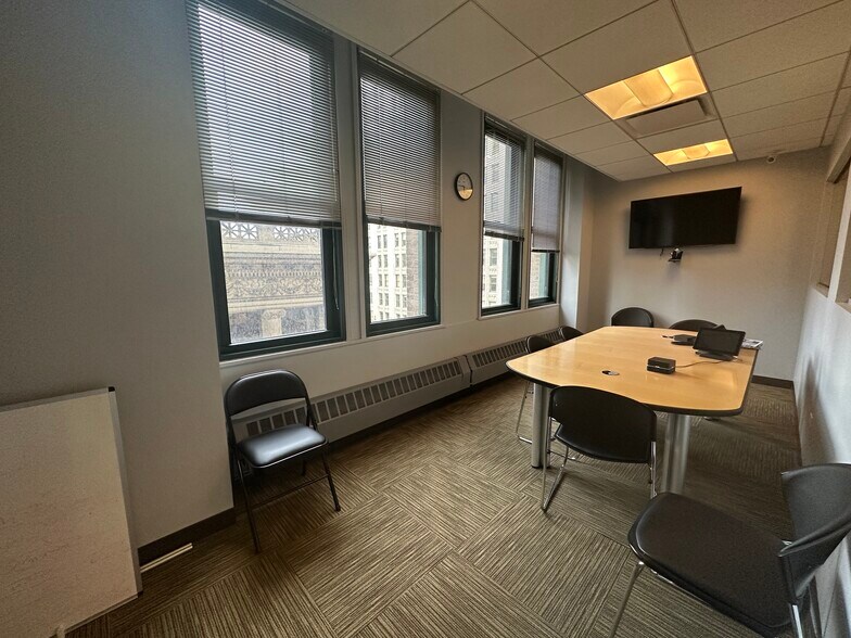 More Photos Of 111 N Wabash Ave, Chicago Office For Lease