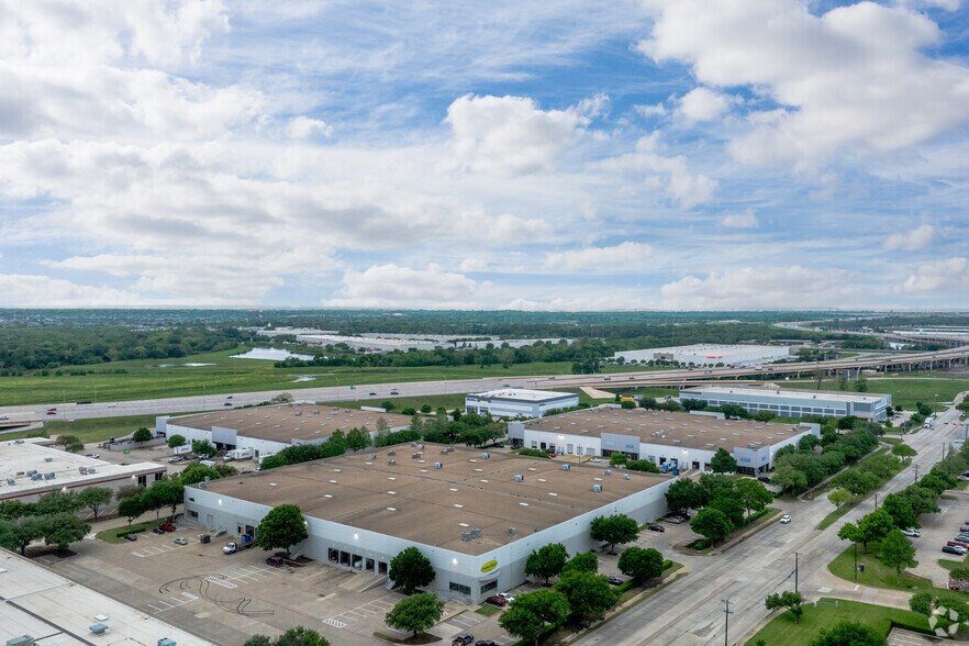 More Photos Of 1520 Luna Rd, Carrollton Warehouse For Lease