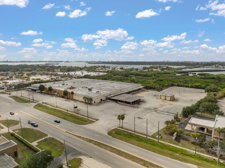 More Photos Of 4600 Park St N, Saint Petersburg Warehouse For Lease