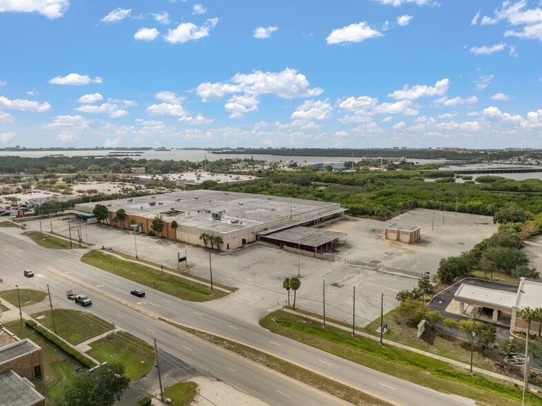 More Photos Of 4600 Park St N, Saint Petersburg Warehouse For Sale