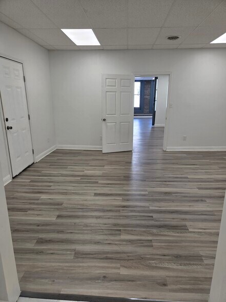 More Photos Of 35 S Main St, Winchester Office Residential For Lease