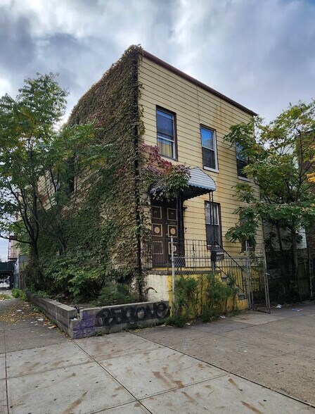 More Photos Of 2090 Arthur Ave, Bronx Apartments For Sale
