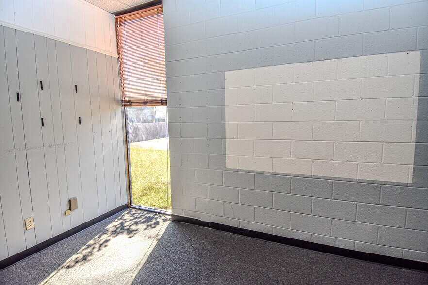 More Photos Of 16 Jackson St, Zebulon Light Distribution For Sale