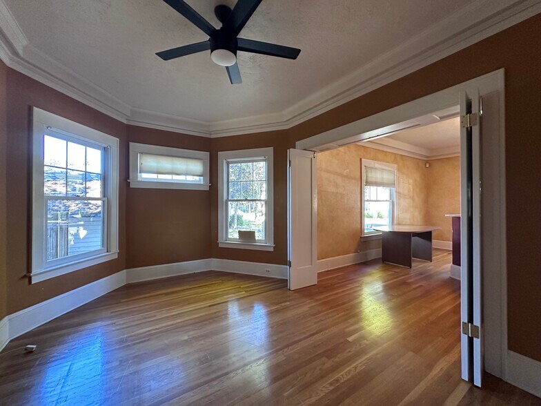 More Photos Of 619 NE Roberts Ave, Gresham Medical For Lease