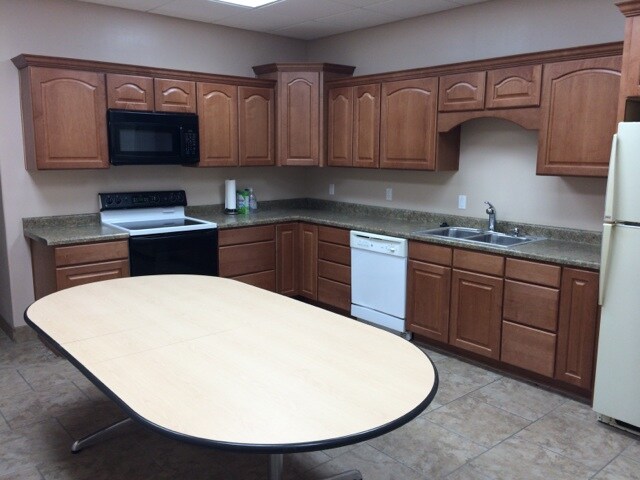 More Photos Of 21609 N 12th Ave, Phoenix Warehouse For Lease