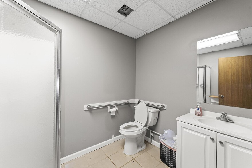 More Photos Of 909-911 Milton Rd, Alton Flex For Sale