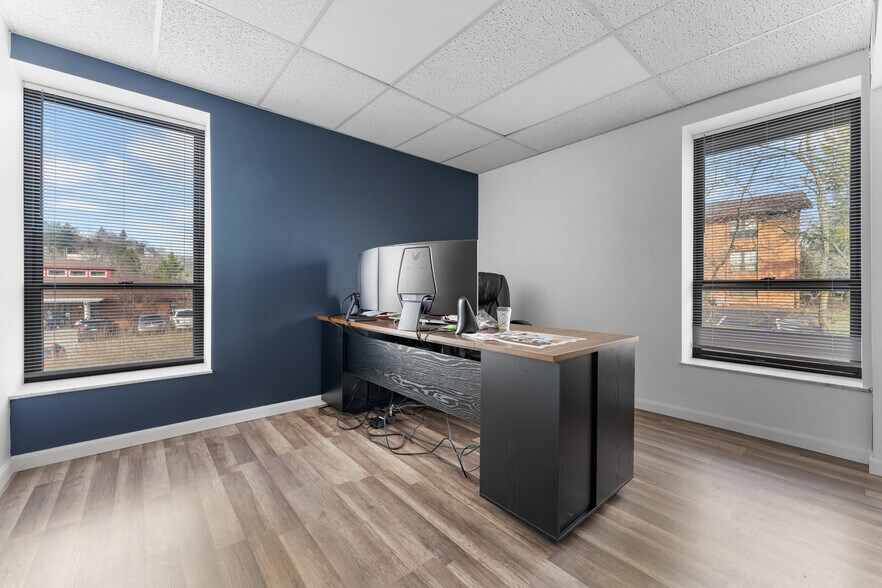 More Photos Of 600 Commerce Dr, Coraopolis Office Residential For Sale