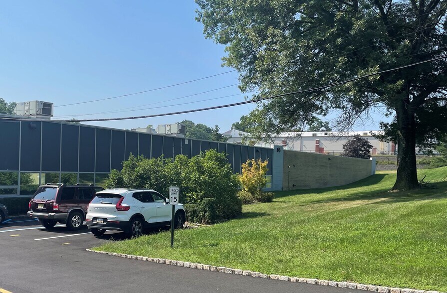 More Photos Of 85 Horsehill Rd, Cedar Knolls Warehouse For Lease