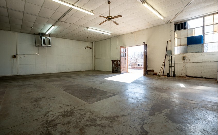 More Photos Of 227 S Philadelphia Ave, Shawnee Warehouse For Sale