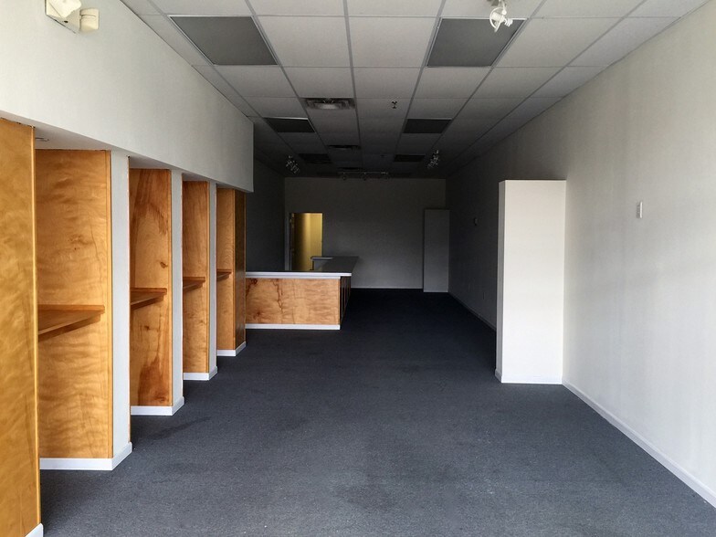 More Photos Of 215 Saint Robert Blvd, Saint Robert Storefront For Lease