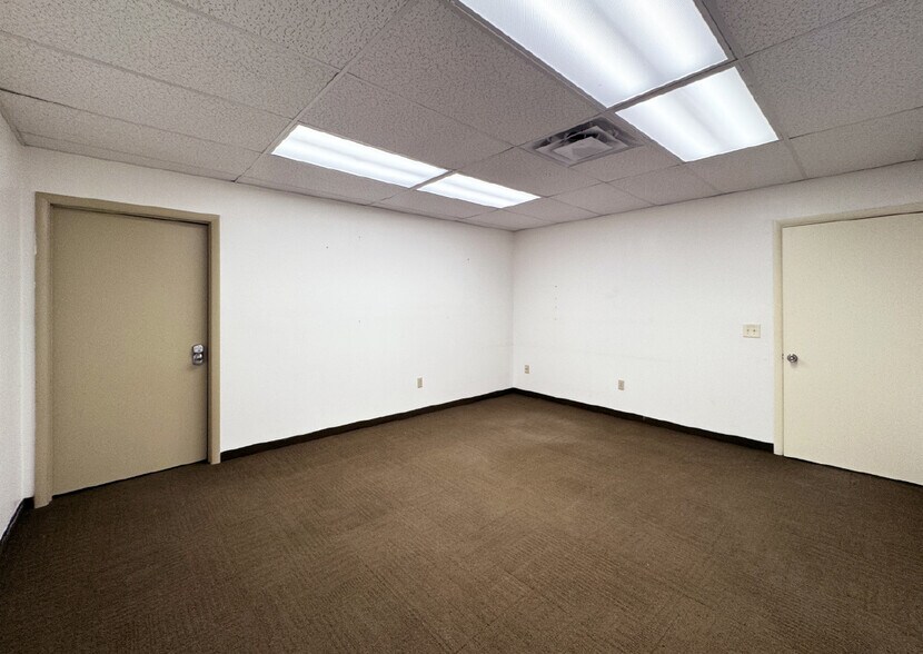 More Photos Of 9808 Acoma Rd SE, Albuquerque Warehouse For Lease