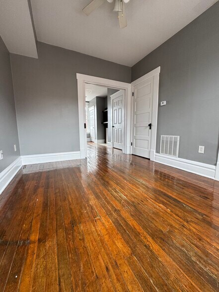 More Photos Of 108-110 E Main St, Columbus Storefront Retail Office For Sale