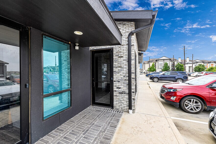 More Photos Of 225 Bella Katy Dr, Katy Medical For Sale