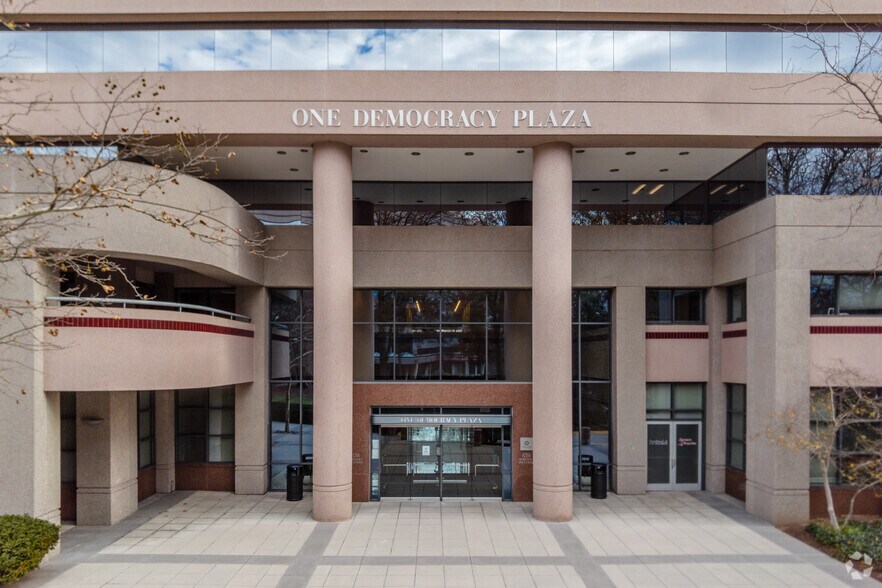 More Photos Of 6701 Democracy Blvd, Bethesda Office For Lease