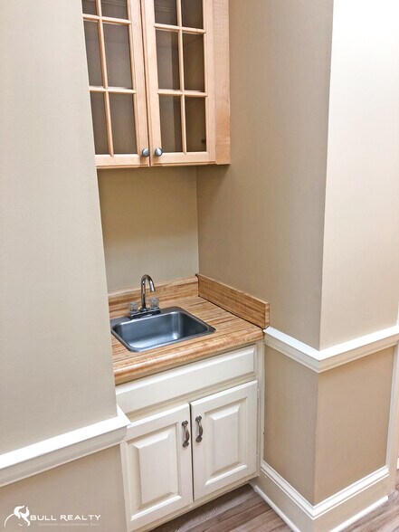 More Photos Of 200 Market Pl, Roswell Office Residential For Lease