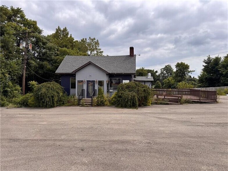 More Photos Of 2222 Freeport Rd, New Kensington Storefront For Sale