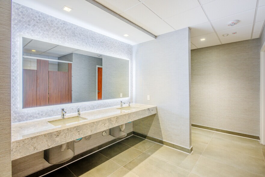 More Photos Of 2115 Rexford Rd, Charlotte Office For Lease