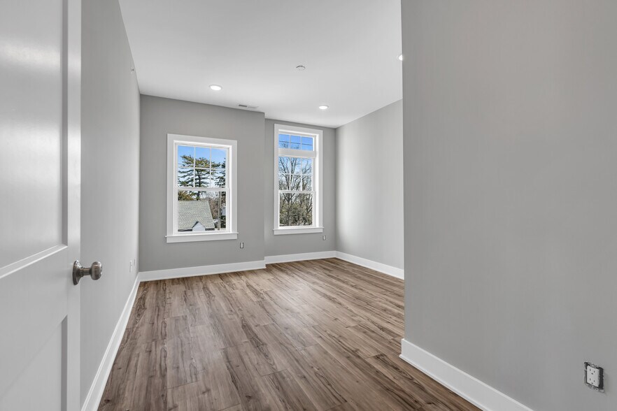 More Photos Of 33 Union Ave, Manasquan Apartments For Sale