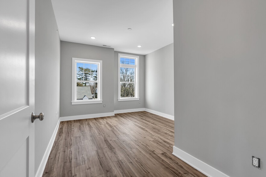 More Photos Of 33 Union Ave, Manasquan Apartments For Sale
