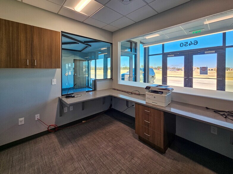 More Photos Of 6450 Central Park Blvd, Abilene Office For Sale