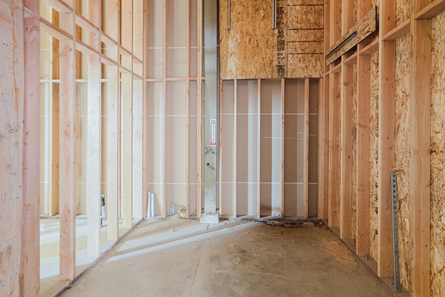 More Photos Of 151-161 Airport Rd, King City Warehouse For Lease