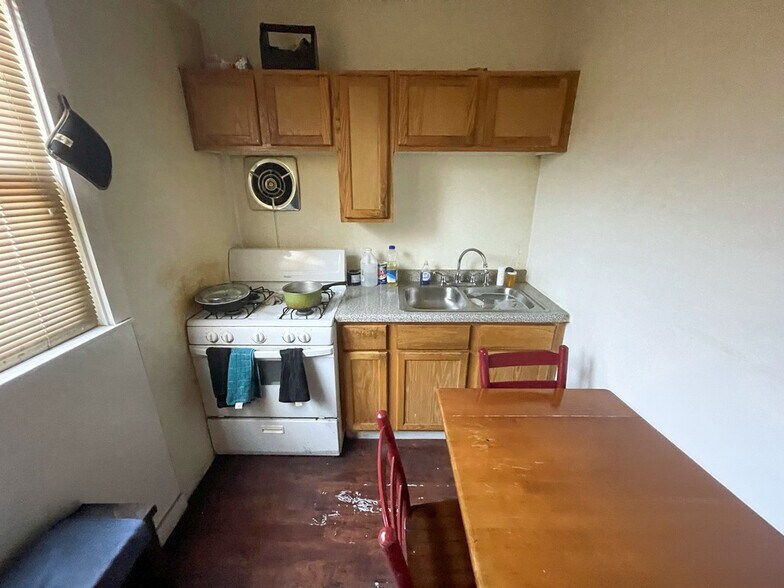 More Photos Of 1412 Connecticut St, Gary Apartments For Sale
