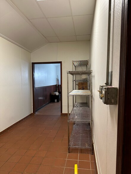 More Photos Of 102 E Park St, Taylorville Freestanding For Sale