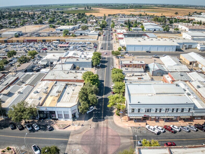 More Photos Of 101 N L St, Dinuba Storefront For Sale