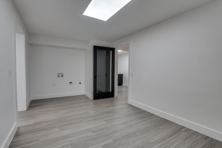 More Photos Of 6550 Lemmon Ave, Dallas Storefront Retail Office For Lease