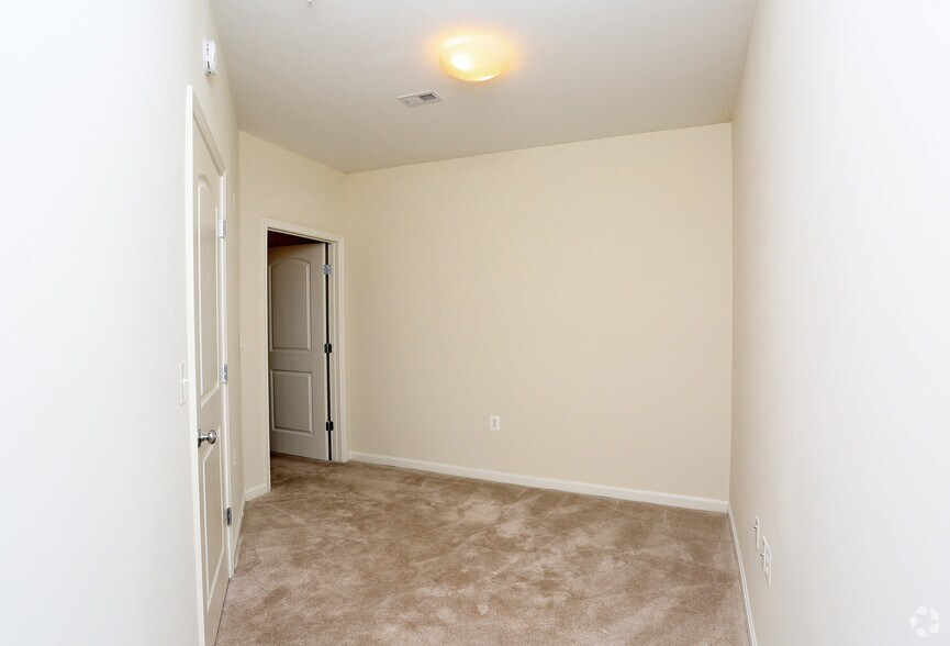 More Photos Of 2300 Washington Pl NE, Washington Apartments For Lease