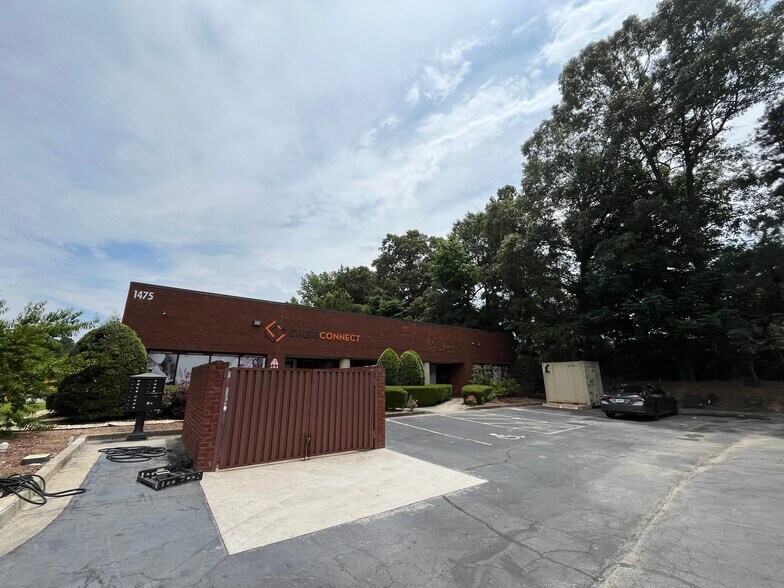 More Photos Of 1475 Atlanta Industrial Way, Atlanta Medical For Sale