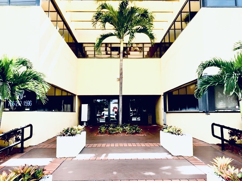 More Photos Of 8370 W Flagler St, Miami Medical For Lease
