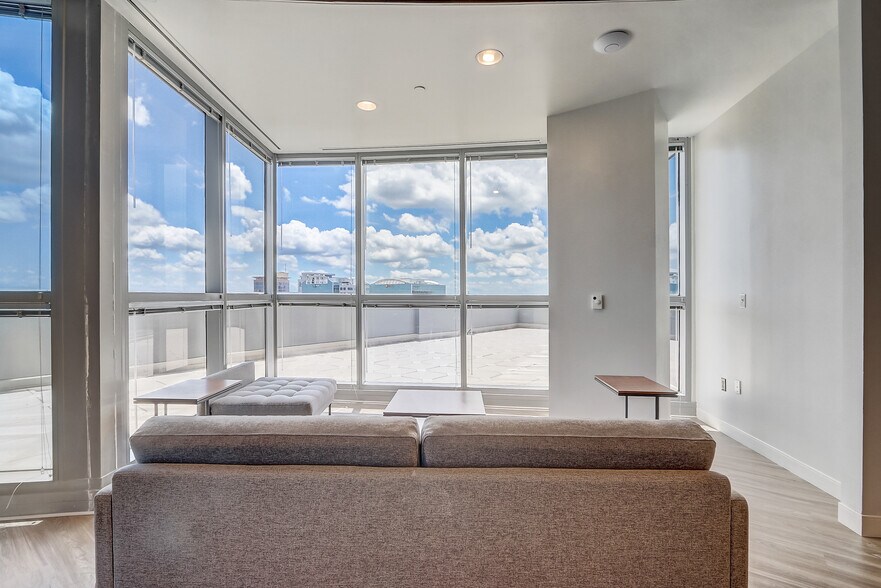 More Photos Of 111 N Magnolia Ave, Orlando Office For Lease