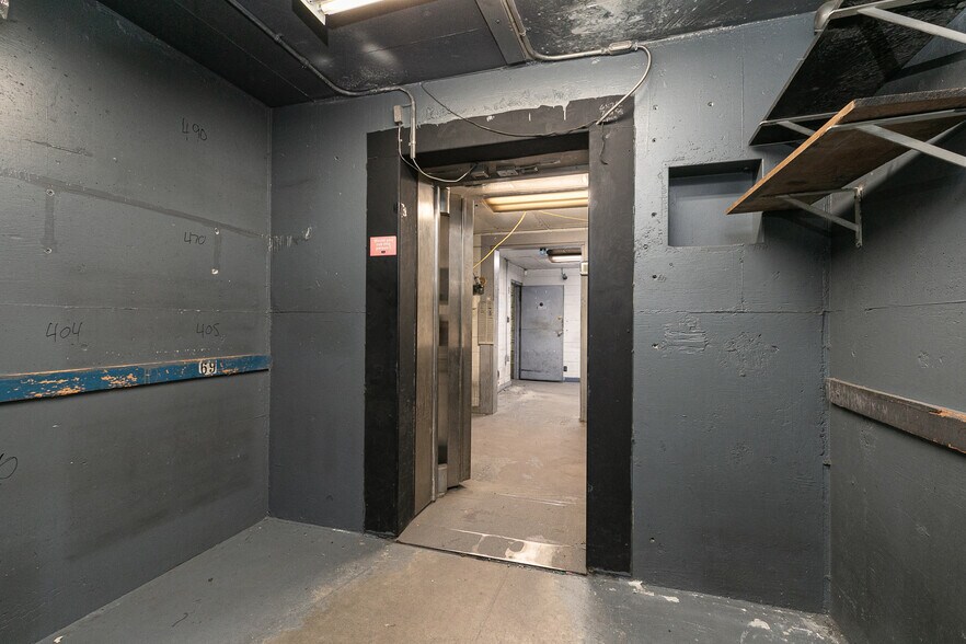 More Photos Of 530 W McDaniel St, Springfield Industrial For Lease