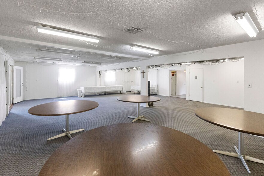 More Photos Of 58225 US-60, Fairland General Retail For Sale