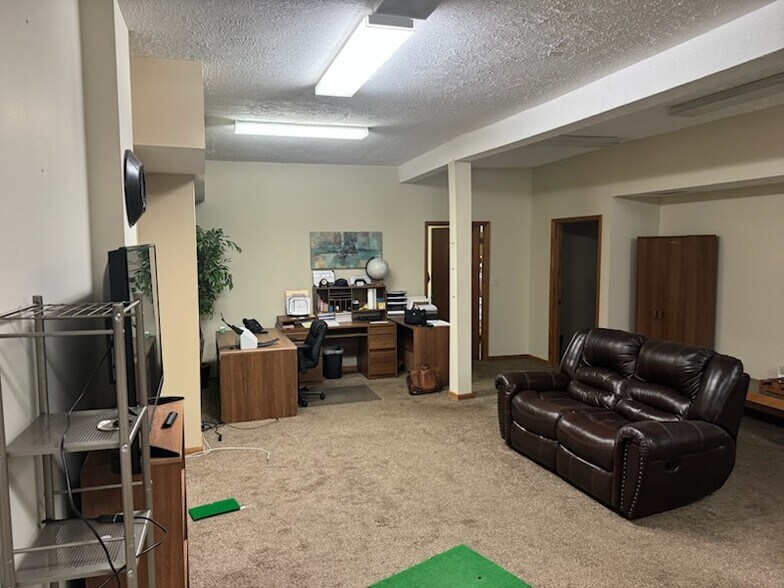 More Photos Of 108 Ball St, East Syracuse Flex For Sale