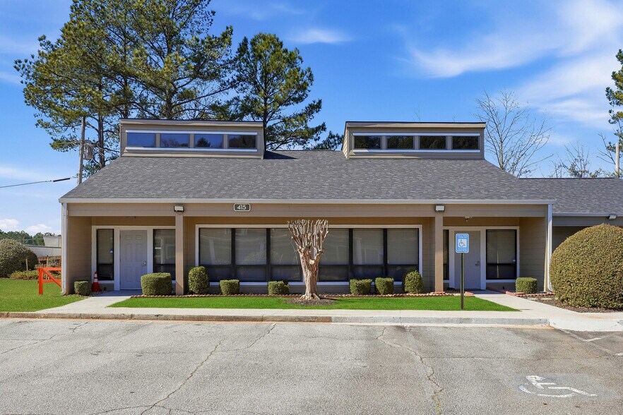 More Photos Of 415-421 W Pike St, Lawrenceville Office For Sale