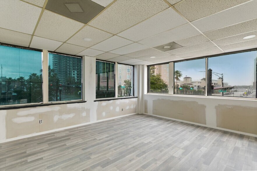More Photos Of 327-345 E Bay St, Jacksonville Storefront Retail Office For Lease
