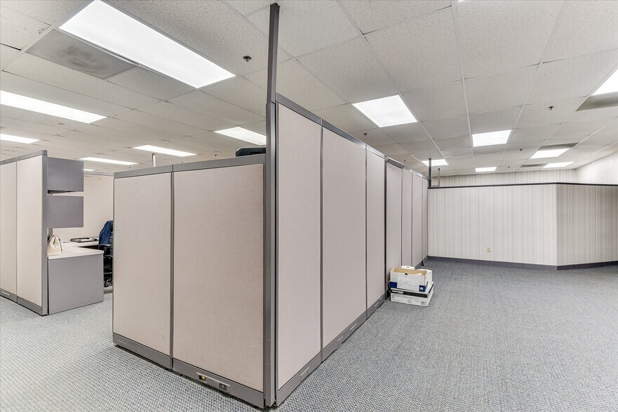 More Photos Of 1089 Augusta Rd, Warrenville Office For Lease