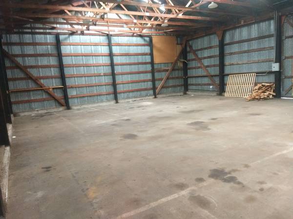 More Photos Of 1390 Main, Dallas Manufacturing For Lease